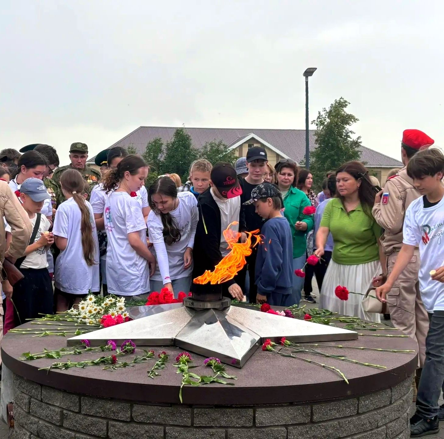 На площади Победы в Агрызе прошла церемония ко Дню памяти и скорби