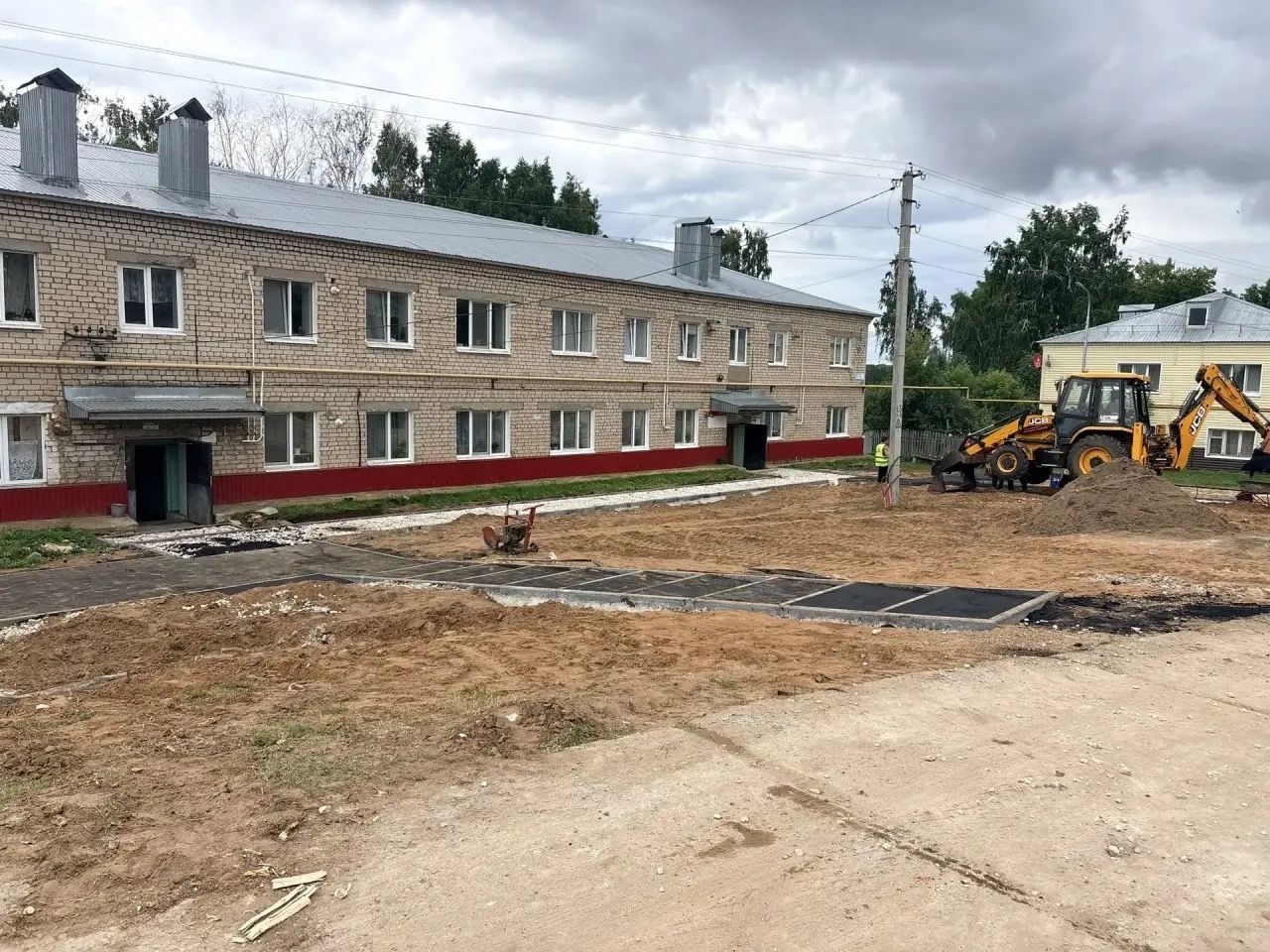Республиканская программа «Наш двор»: текущие работы в Красном Бору