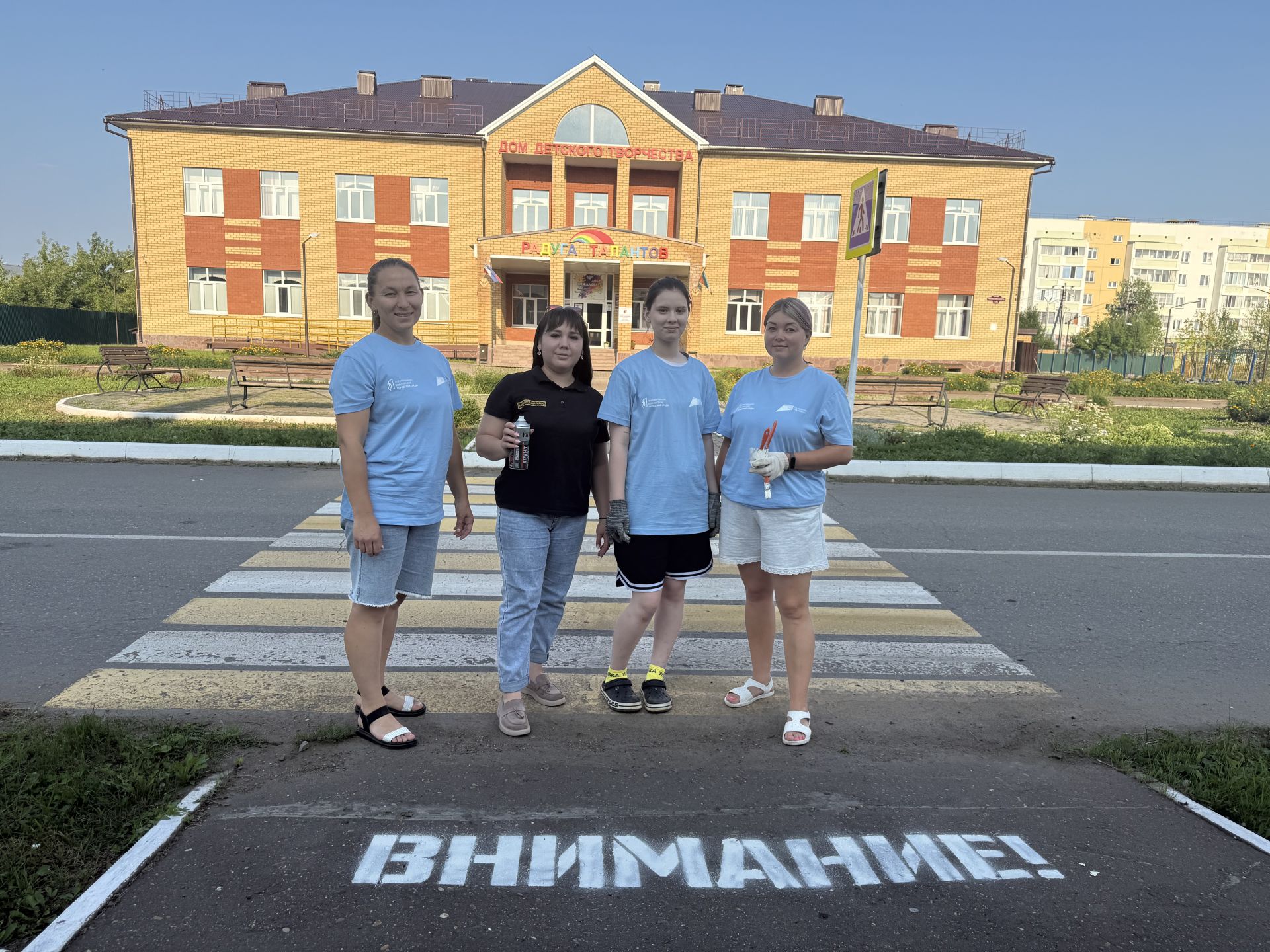 В Агрызе на пешеходных переходах появились предупреждающие надписи