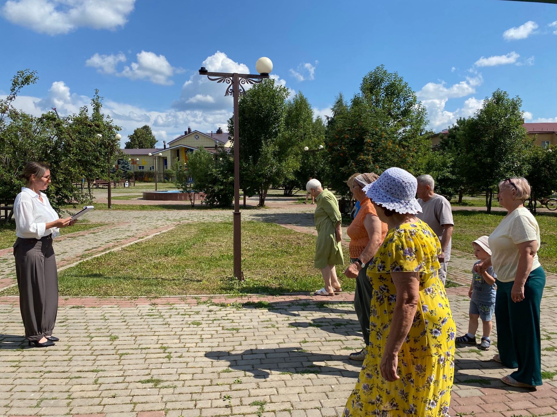 В парке «Яшьлек» запустили «Книжный экспресс»: выставка и викторины ко Дню железнодорожника