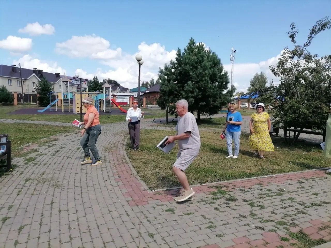 В парке «Яшьлек» запустили «Книжный экспресс»: выставка и викторины ко Дню железнодорожника