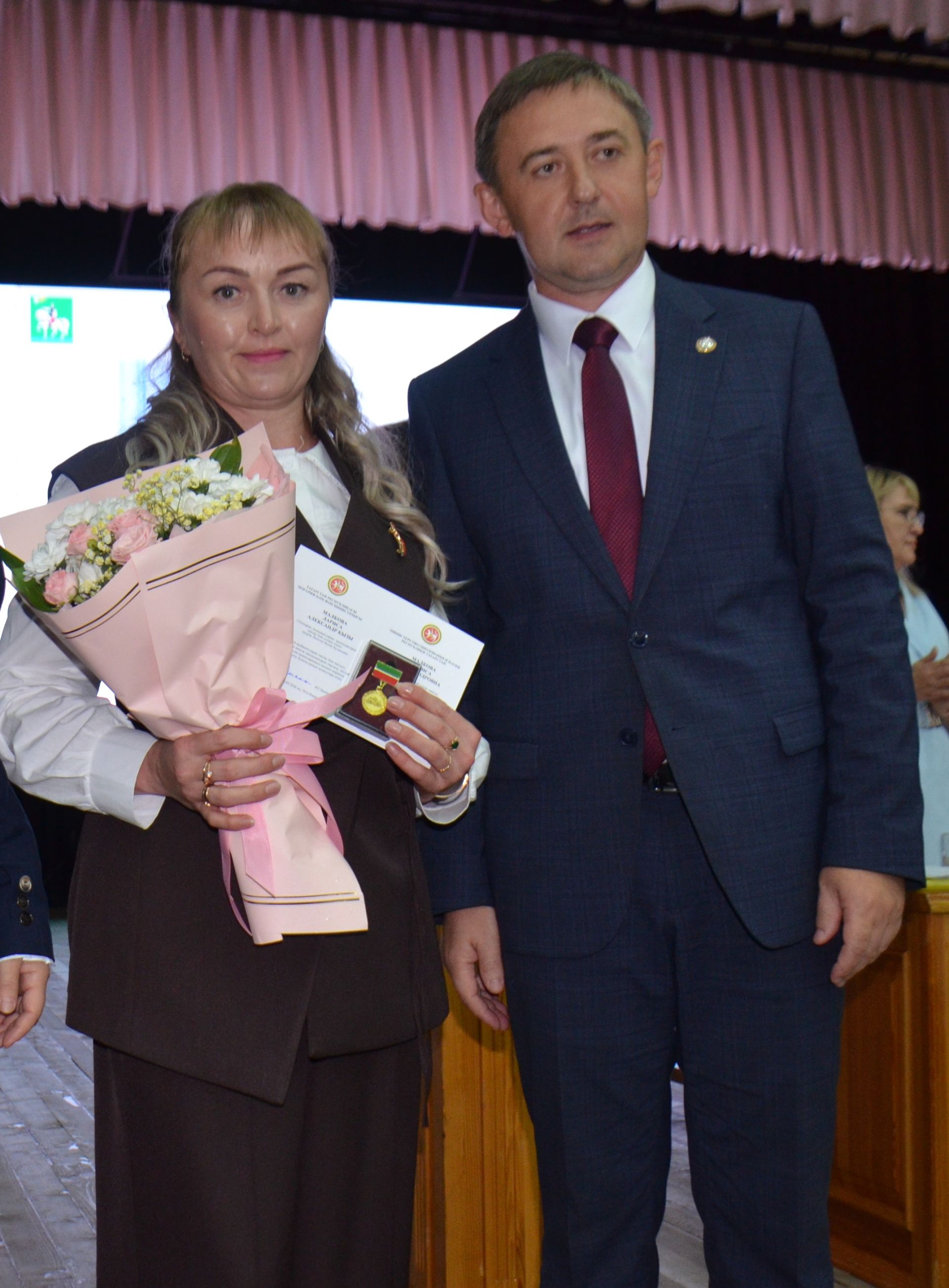 В Агрызе наградили лучших педагогов и руководителей образовательных учреждений