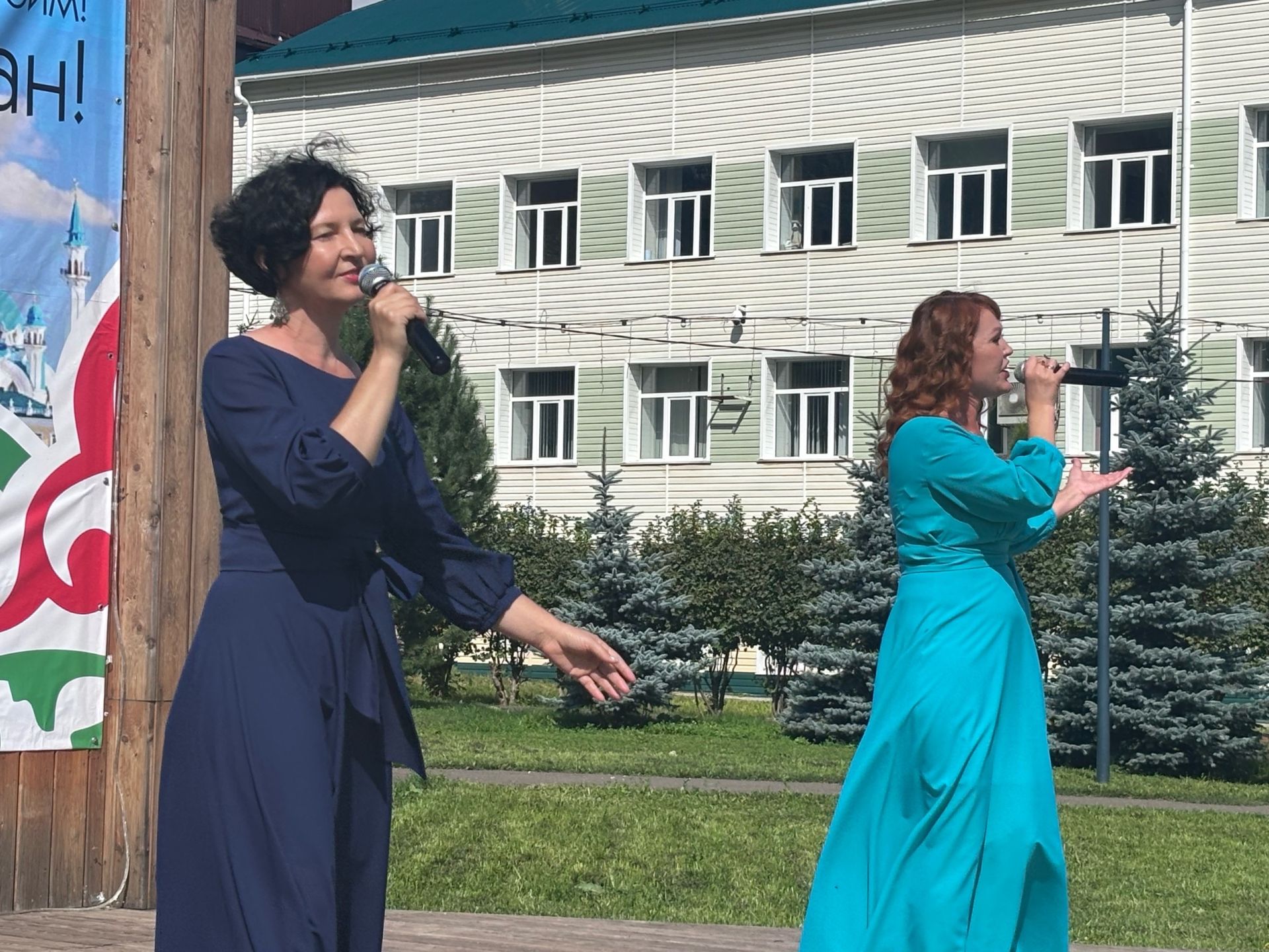 В Агрызе прошло торжественное мероприятие, посвященное Дню Государственного флага России