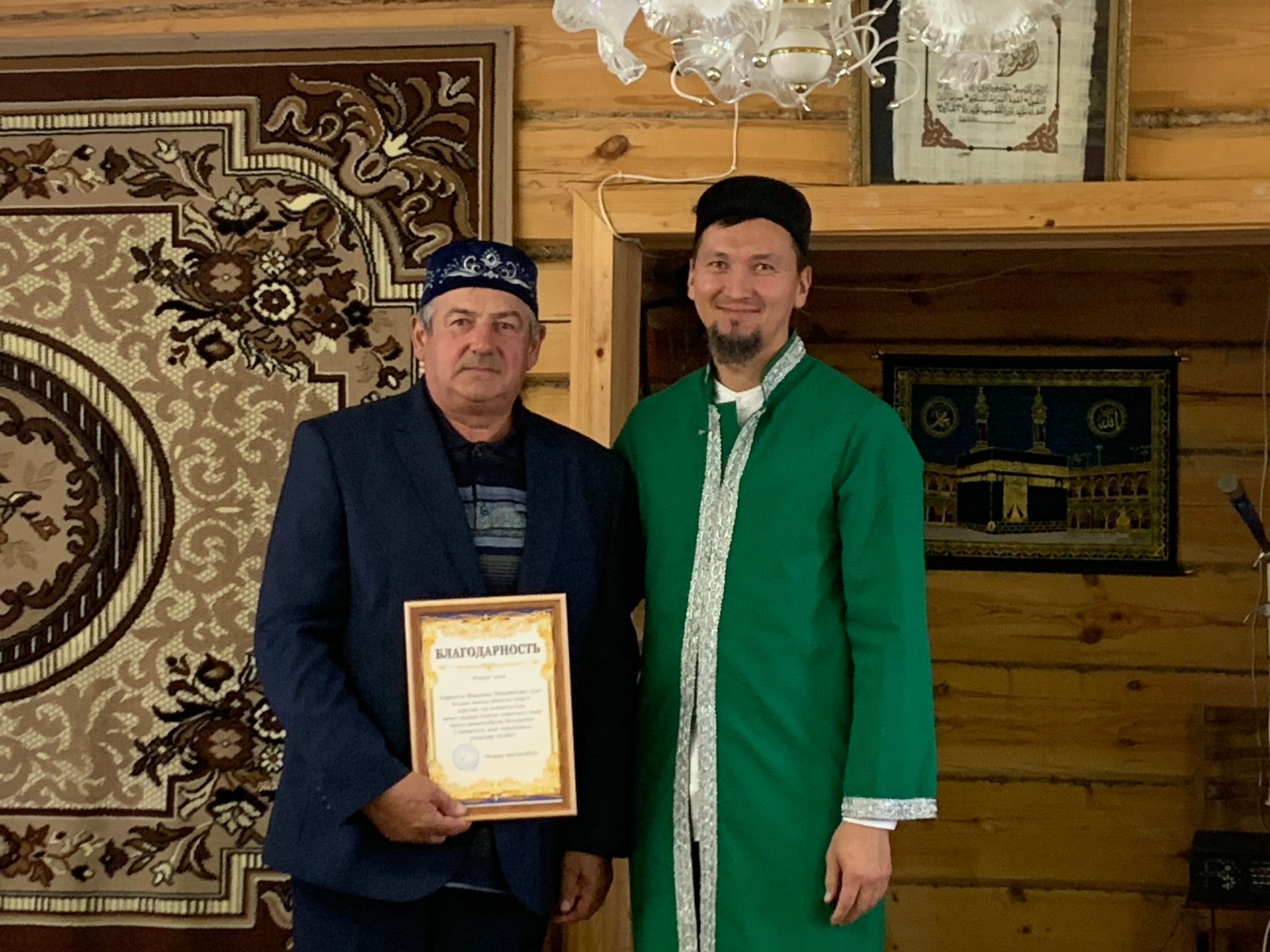 Кодаш мәчетенең 20 еллыгы уңаеннан оештырылган дини бәйрәм барышында бүләкләүләр булды