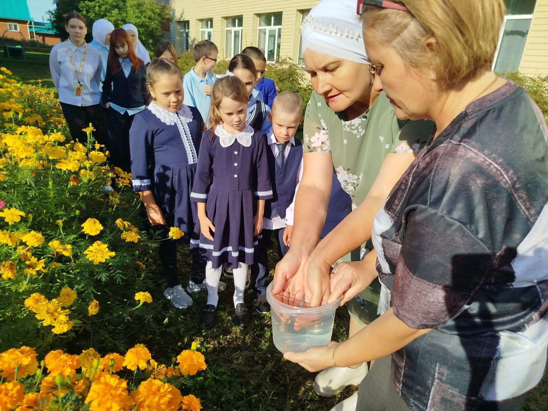«Тормыш тамчысы»: Салагыш китапханәсендә Беслан корбаннарын искә алдылар