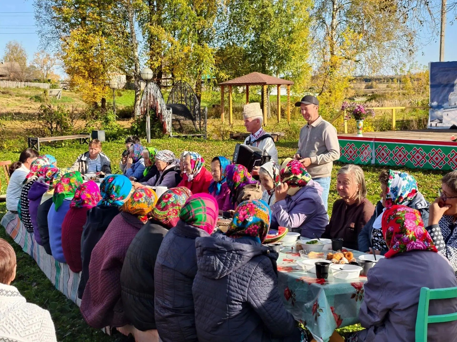Для пожилых жителей Бим и Пелемеша организовали праздник на природе