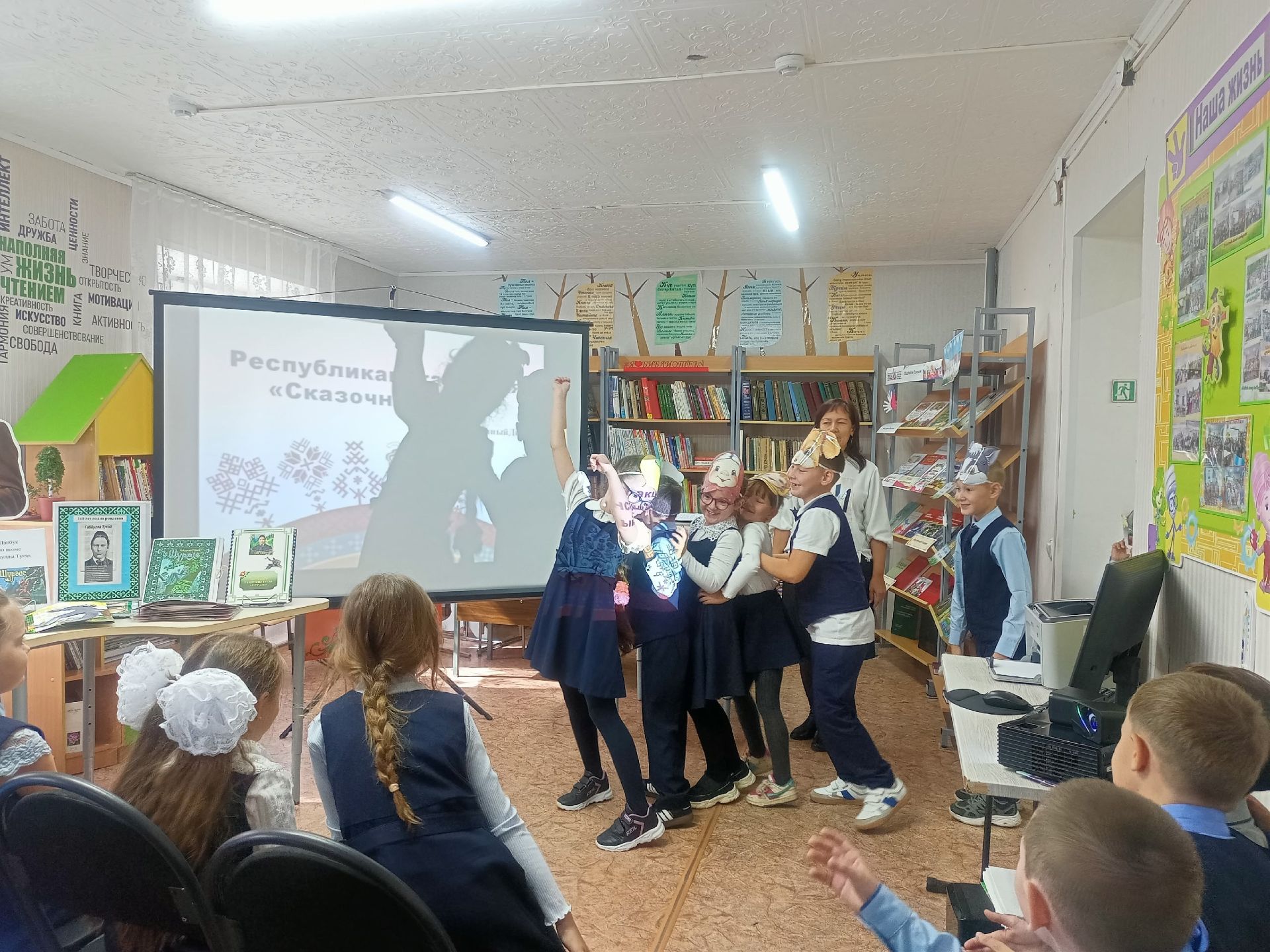 Центральная детская библиотека провела громкие чтения «Путешествие в мир сказок народов России»