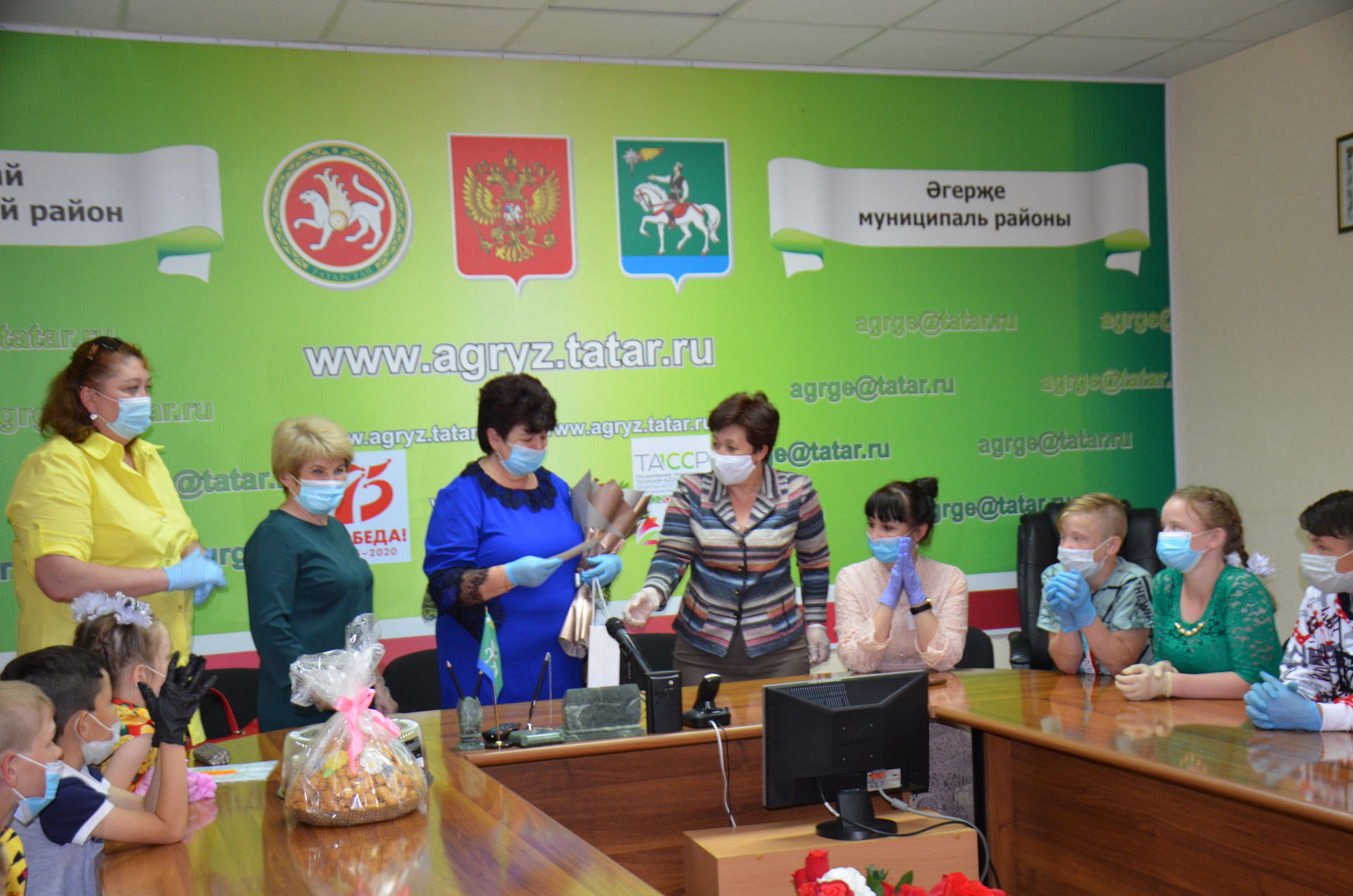 Азат Валеев поздравил с Днем социального работника