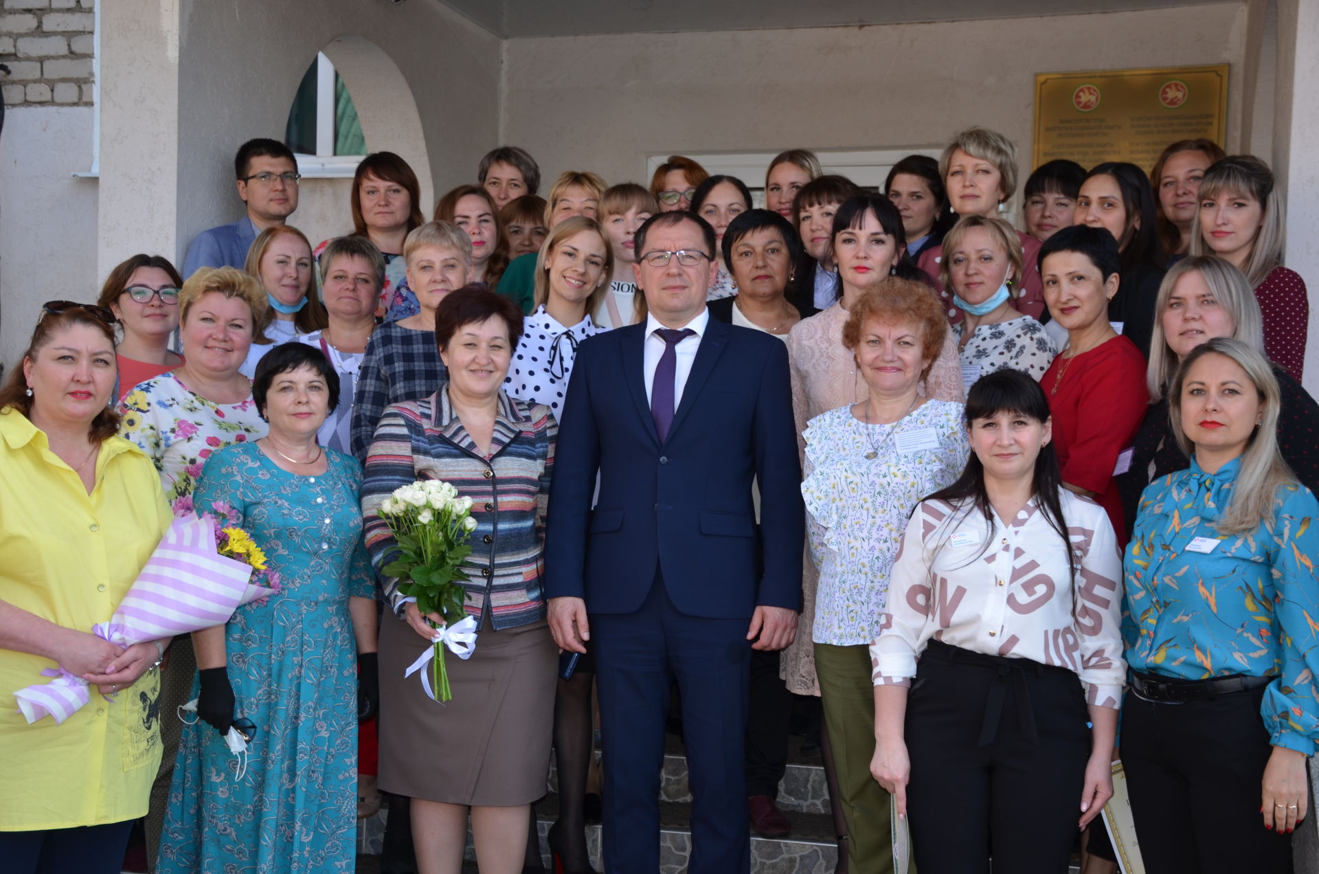 Азат Валеев поздравил с Днем социального работника