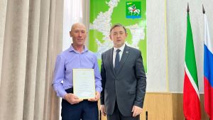 Работникам дорожного хозяйства Агрызского района вручили награды