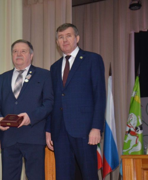 Мидхат Шагиахметов вручил награды жителям Агрызского района
