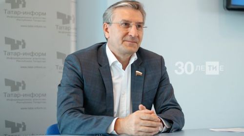 Депутат Госдумы от Татарстана Айрат Фаррахов показал свое студенческое фото
