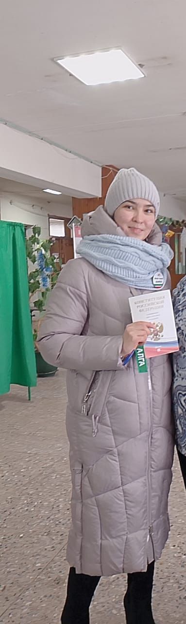 Көчек бермандатлы сайлау округында беренче тапкыр сайлаучыларга бүләкләр тапшырдылар