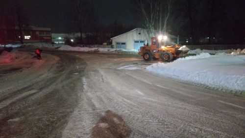 В Агрызе продолжается активная уборка снега (ФОТО)