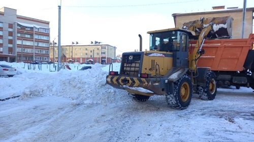 В Агрызе продолжается активная уборка снега (ФОТО)