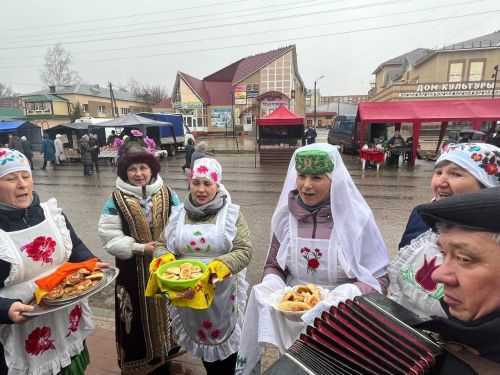Широким ассортиментом радует агрызцев весенняя ярмарка (ФОТОРЕПОРТАЖ)