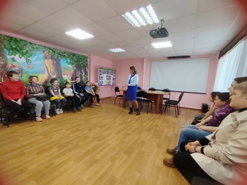 В центре социального обслуживания «Надежда» прошло мероприят­ие «Азбука дорожного дв­ижения»