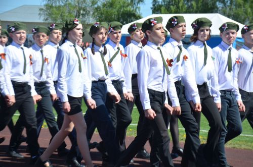 В День Победы агрызцы вышли на парад трудовых коллективов (ФОТОРЕПОРТАЖ)