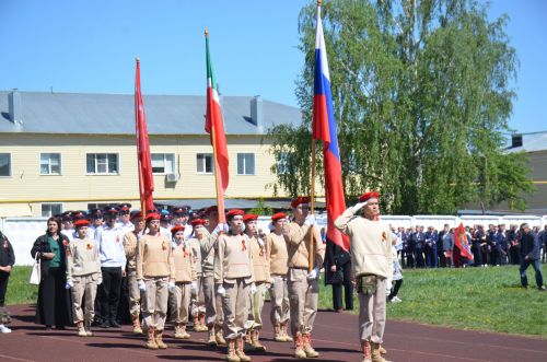 В День Победы агрызцы вышли на парад трудовых коллективов (ФОТОРЕПОРТАЖ)