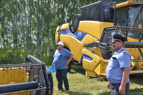 Әгерҗе районында комбайннар парады узды