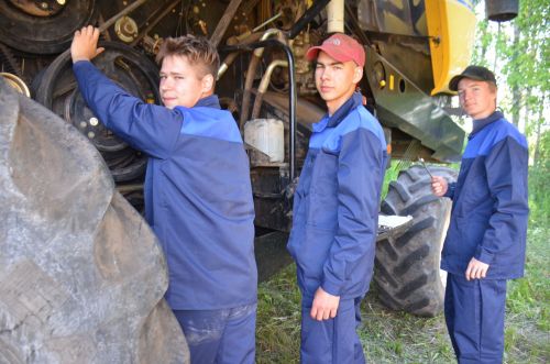 Әгерҗе районында комбайннар парады узды