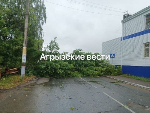 Ураган в Агрызе обошелся без человеческих жертв