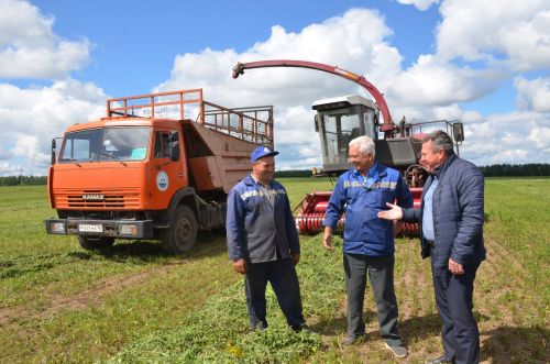 Район җитәкчелеге авыл хезмәтчәннәре алдына нинди бурыч куя?