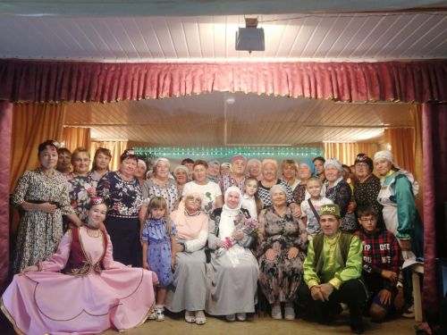 Девятерня халкы Фәүзия Бәйрәмова белән очрашты