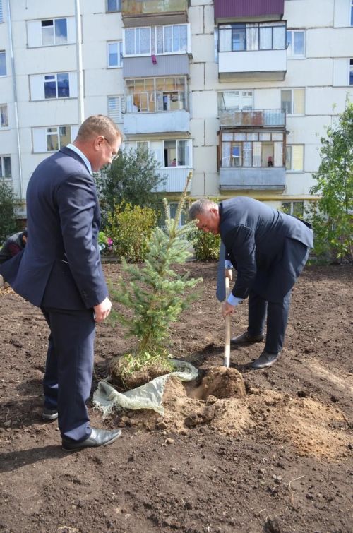 В День республики в Агрызе открыли дворовую площадку в рамках программы «Наш двор»