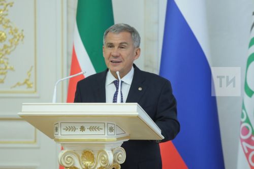 Минниханов поздравил татарстанцев с Днем Конституции России