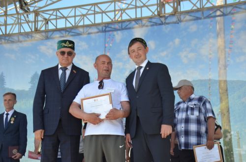 На агрызском Сабантуе чествовали передовиков сельского хозяйства и батыров полей (ФОТО)