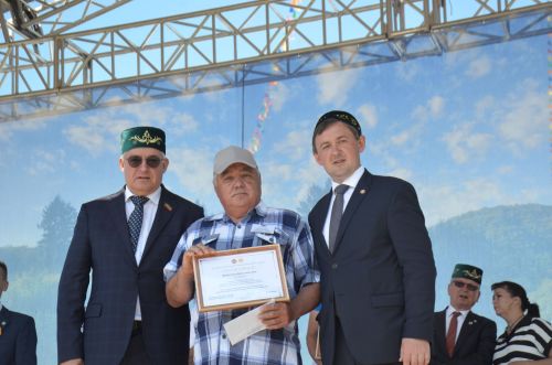 На агрызском Сабантуе чествовали передовиков сельского хозяйства и батыров полей (ФОТО)