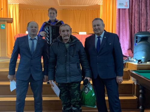 Девятерняда узган җыенда авыл халкы бүләкләнде