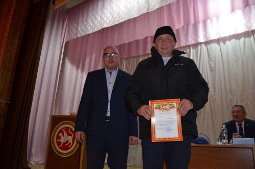 Кичкетаңда узган халык җыены бүләкләүләргә бай булды