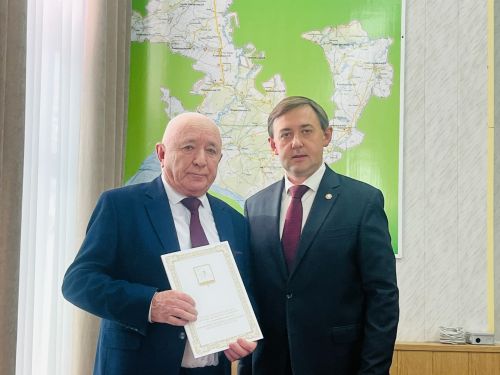 Глава района Ленар Нургаянов вручил награды агрызцам