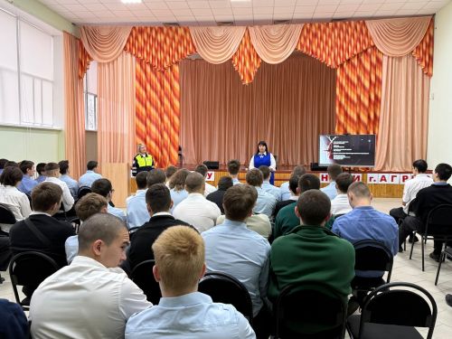В Агрызе студентам колледжа рассказали о безопасности на дорогах