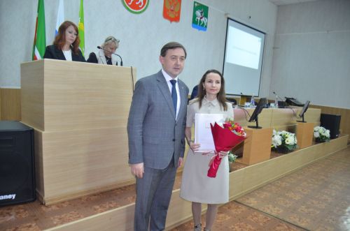 Глава района Ленар Нургаянов вручил награды отличившимся агрызцам на совещании «Деловой вторник»