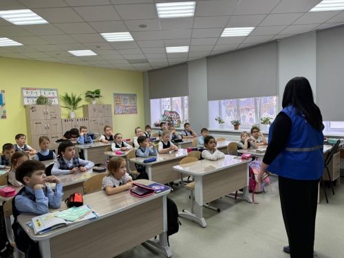 В школе №4 Агрыза первоклассникам напомнили о правилах безопасности на дороге