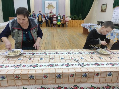 Фестиваль «Шудо пельнянь» (Счастливый пельмень) в Варклед-Бодье объединил участников всех возрастов