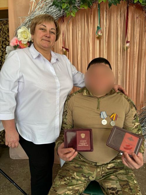 Герою СВО вручены медали «За отвагу» и «Участнику специальной военной операции»
