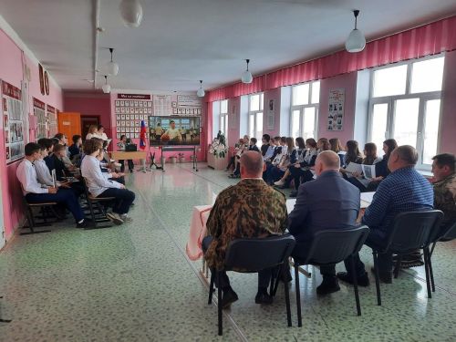 В Сарсак-Омгинском лицее состоялся парламентский урок «Святое дело – Родине служить!»