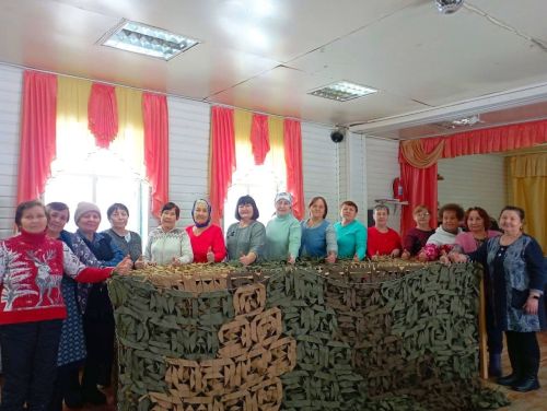 Кәдрәклеләр хәрбиләр өчен 400 маскировка челтәре үргән