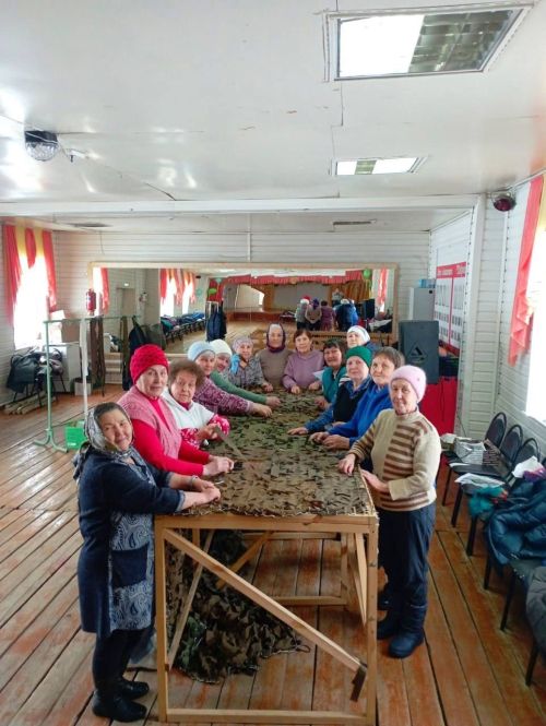 Кәдрәклеләр хәрбиләр өчен 400 маскировка челтәре үргән