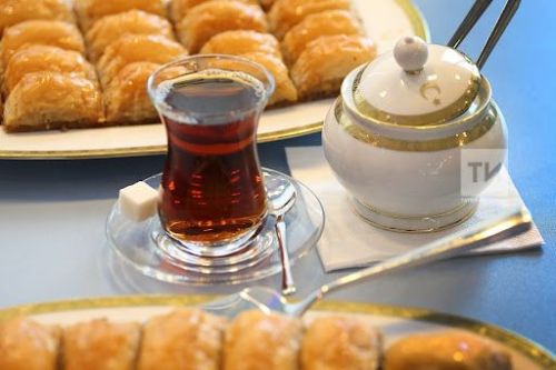 Белгечләр кайнар чәйнең зыянлы булуын искәртә