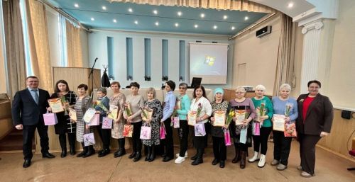 В Агрызе в честь 8 марта наградили женщин, помогающих бойцам