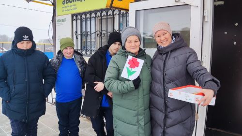 Школьники Сарсак-Омгинского лицея в рамках акции «Вам, любимые!» поздравили женщин с 8 Марта