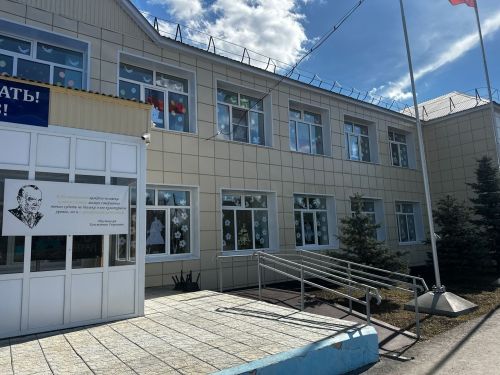 В преддверии 9 мая учащиеся Кучуковской школы украсили «Окна Победы»
