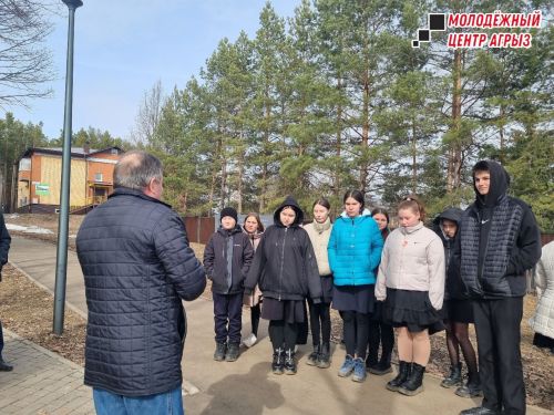 Учащиеся Иж-Бобьинской школы «открыли космос» в парке «Орешник»