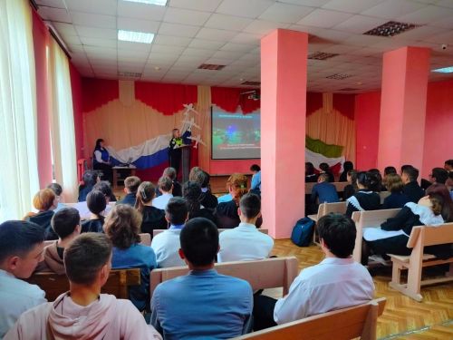 В гимназии №1 повторили правила дорожного движения перед каникулами