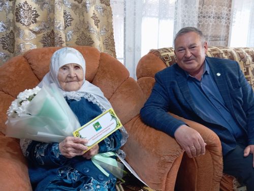 Ветеран тыла и труда Амина Хамидуллина отметила свой 95-летний юбилей